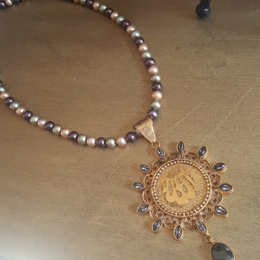 High quality pearls with Allah pendant